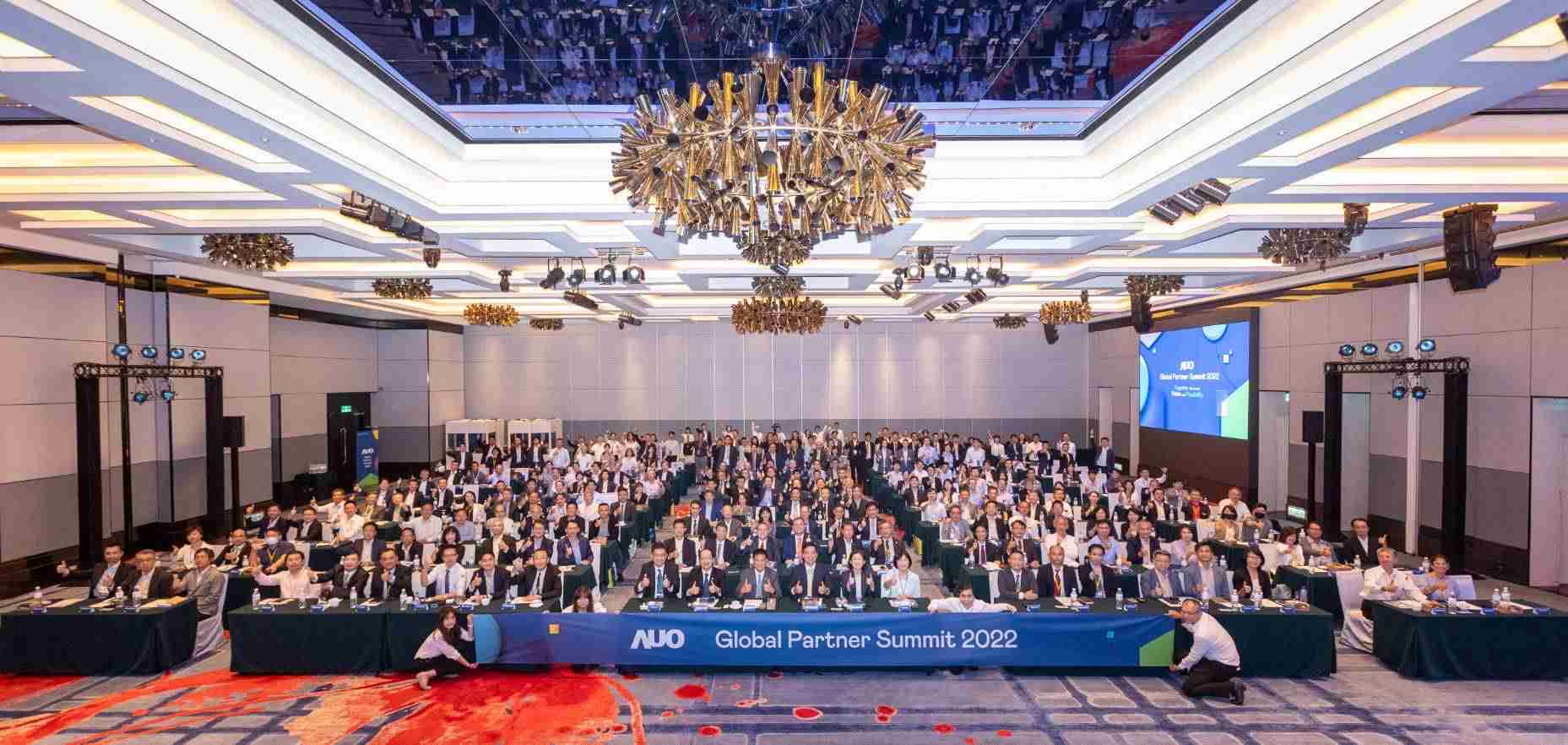 友達推動「安心、、、、創新、、用心、、同心、、、盡心」五星職旅，，為菲籍員工打造全方位照護，，，，首度贏得「人權實踐與發展領袖獎」殊榮