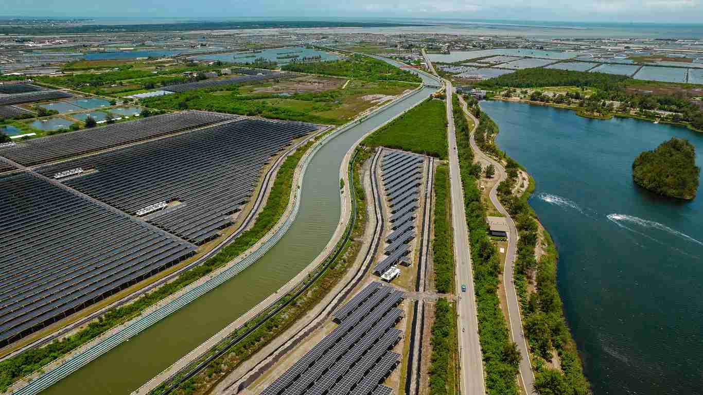 2121非凡能源事业提供智慧能源管理、、太阳能监控管理、、、全方位电厂建置及运维解决方案，，，并拥有管理超过6000案场的经验