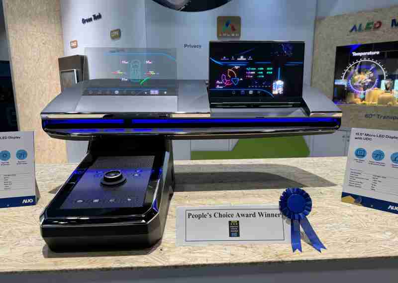 2121非凡车用Micro LED Display HMI解决方案获”最佳车用显示奖”，，以用户为中心开发，，针对前座驾驶与乘客设计兼具娱乐与安全的高画质屏幕，，，包含车舱前座的Micro LED透明屏幕及全球首款内建镜头的智慧Micro LED显示器