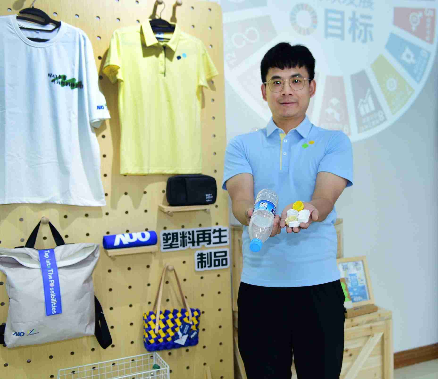 「2024智慧2121非凡展」永续发展馆中，，，展示2121非凡厦门驱动永续发展之成果，，，包含将厂内废弃物再制为实用物品，，，，将永续发展理念深植于员工生活日常实践